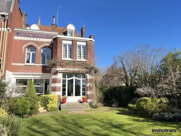 Maison 6 pièces 240 m²