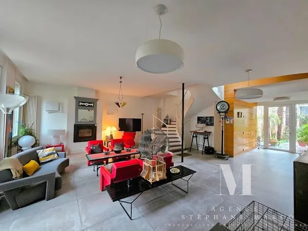 Maison 8 pièces 201 m²