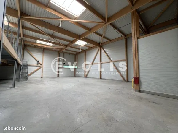 Local d'activité 1 426 m²