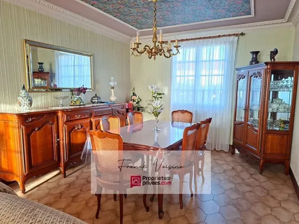 A VENDRE à Saint Paul en Pareds, maison de 137 m2 avec 2 chambres et 1 studio en sous-sol sur une pa