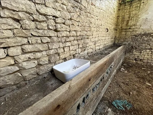 Grange de 2 pièces principales