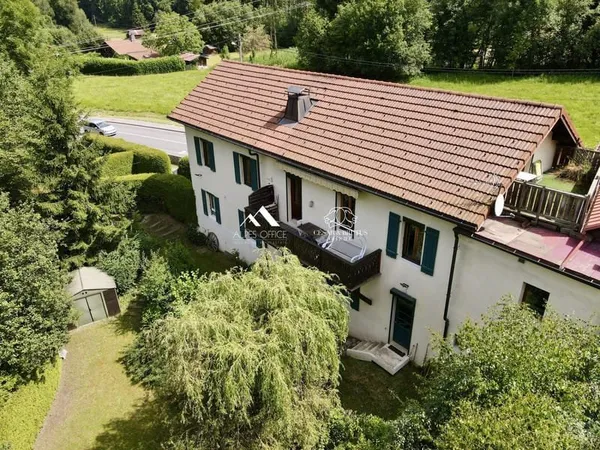 SAINT GERVAIS, immeuble de 3 appartements, 328 M² Env au total,