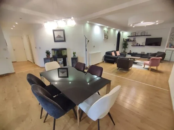 Entrée indépendance pour cet appartement de 160m2