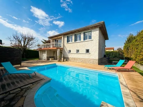 Saint-Symphorien-d'Ozon - Maison familiale avec piscine, au calme absolu