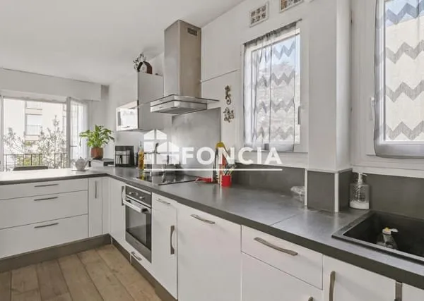 MONTGERON : 5 pièces avec balcon à deux pas de la gare
