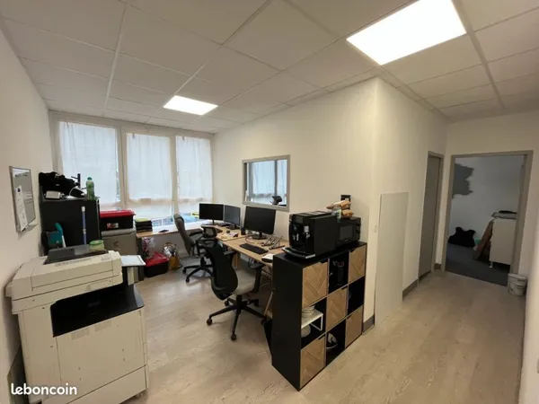 BUREAU NEUF à LOUER