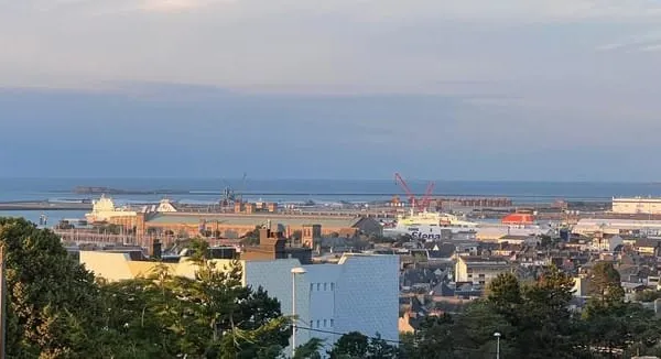 Maison Cherbourg En Cotentin 7 pièces de 128 m2, VUE SUR MER