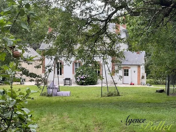 Maison de villagea avec cave, dépendance, sur parc arboré clos