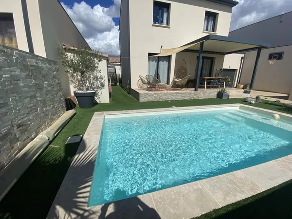 Maison récente avec piscine