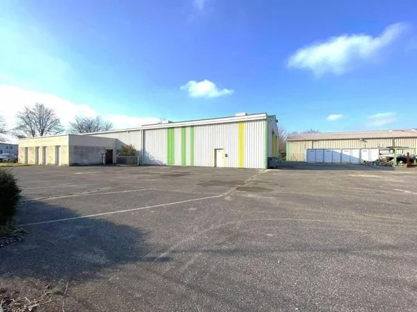 Local commercial 544 m²