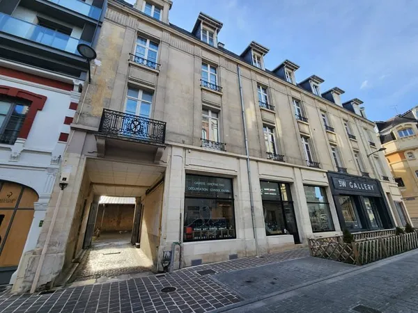 Hypercentre T3 charme de l'ancien avec parking