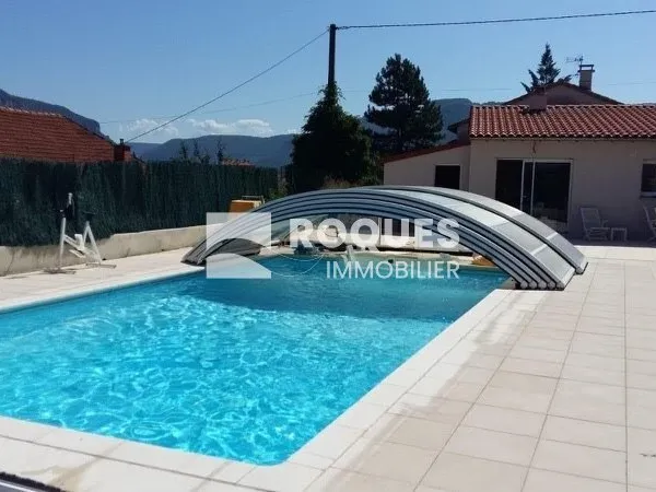 A vendre à Millau une maison T8 avec garage piscine pool hou