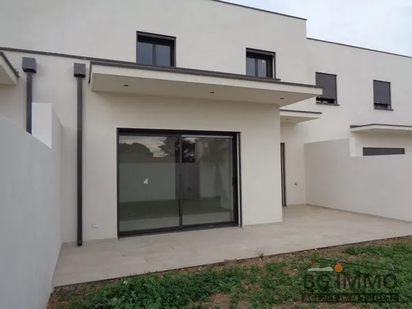 Villa neuve de type F4 avec jardin et garage