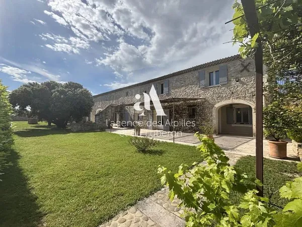 Aureille - Habitation Et Atelier/Hangar