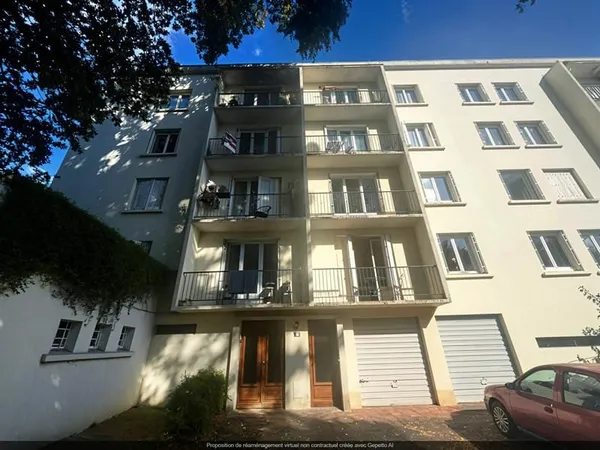 Appartement 2 chambres, balcon, cave et parking.