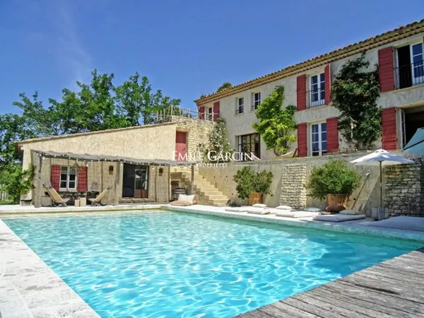 Mas à louer à Aix-en-Provence sur un domaine familial de 600 hectares
