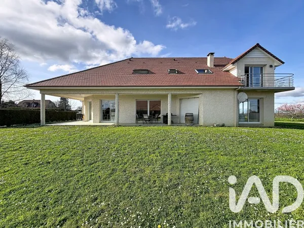 Maison 8 pièces 253 m²