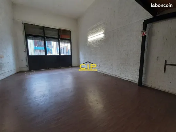 Local 49 m² Paris