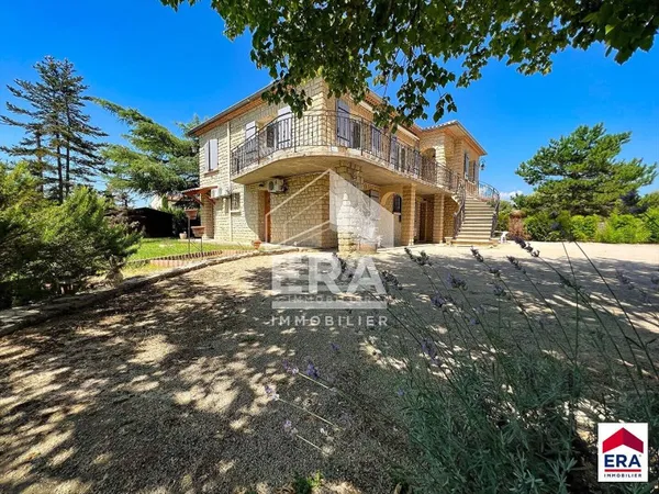 Maison 8 pièces 210 m²