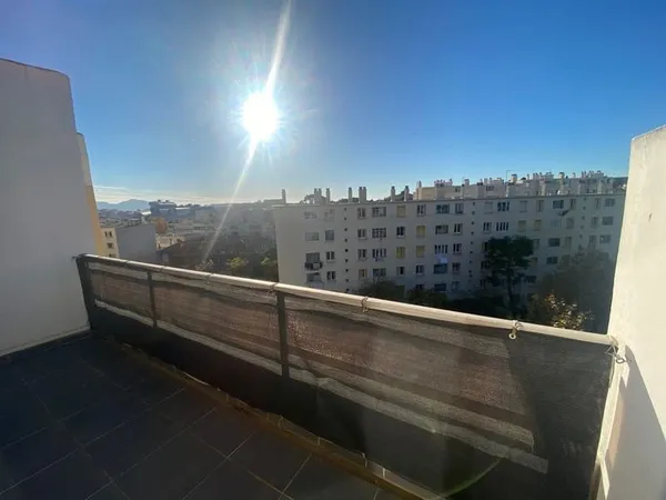 A LOUER / T3 DE 62m2 MEUBLÉ + TERRASSE DERNIER ETAGE / SAINT