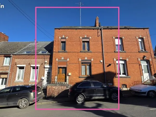 Maison mitoyenne à rénover située en centre de Trélon
