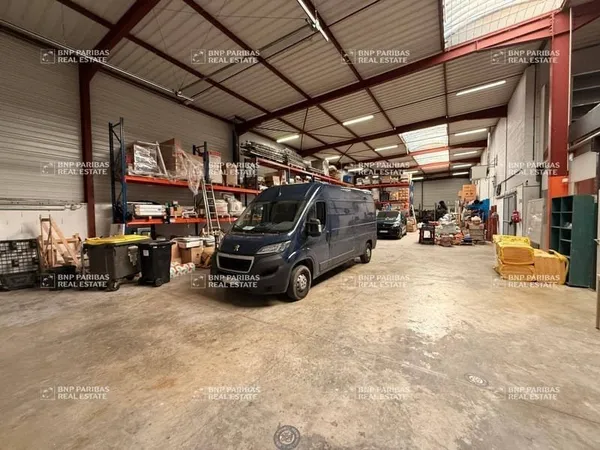Local d'activité 1100 m²