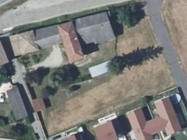 PROPRIETE BATI ANCIEN EN PISE ET TERRAIN CONSTRUCTIBLE