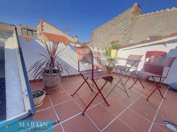 MAISON DE VILLAGE AVEC TERRASSE TROPEZIENNE