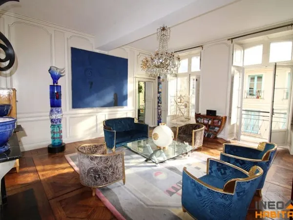Appartement 8 pièces 243 m²