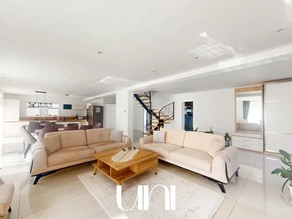 Maison T7 de 200m2 à BAVENT