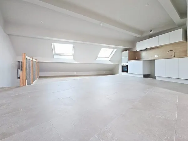 Dans bel immeuble ancien, beau T3 de 90,85 m² entièrement rénové avec excellents diagnostics