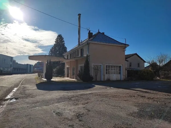 Ancienne station Essence Vintage, habitation proche centre ville ideal projet.