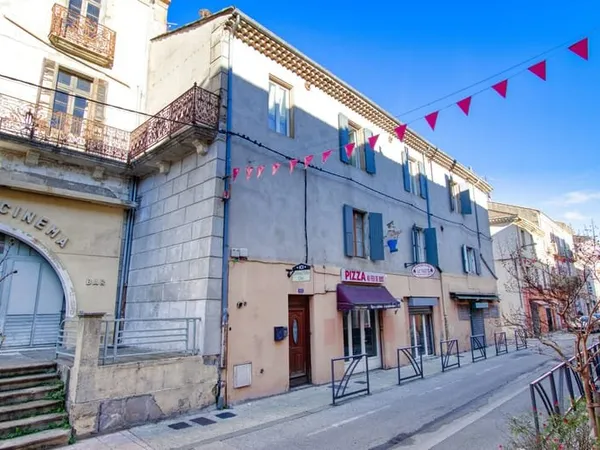 Immeuble avec 2 commerces, 4 chambres d'hotes, Gite et Appartement