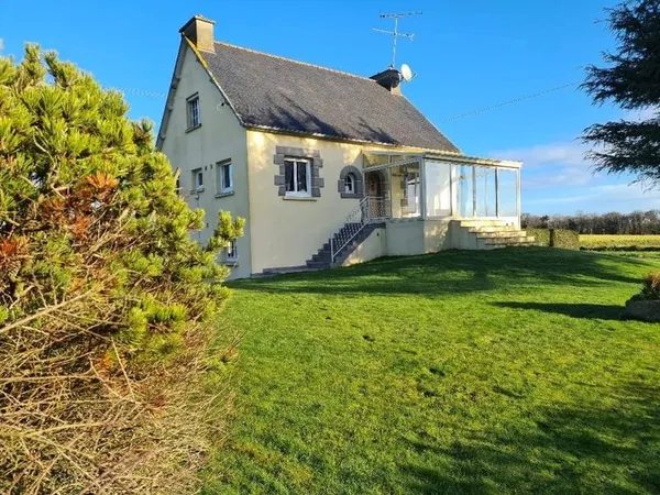 Maison familiale au calme sur sous-sol complet et grand terr