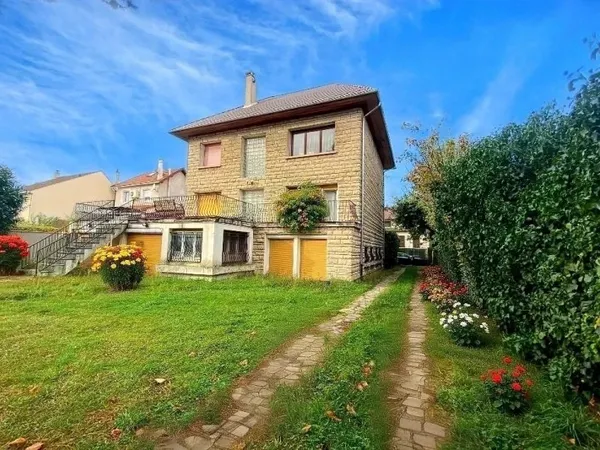 Maison 12 pièces 300 m²