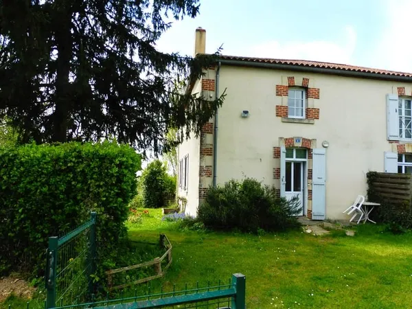 MOUILLERON EN PAREDS, maison en campagne à seulement 1,5 km