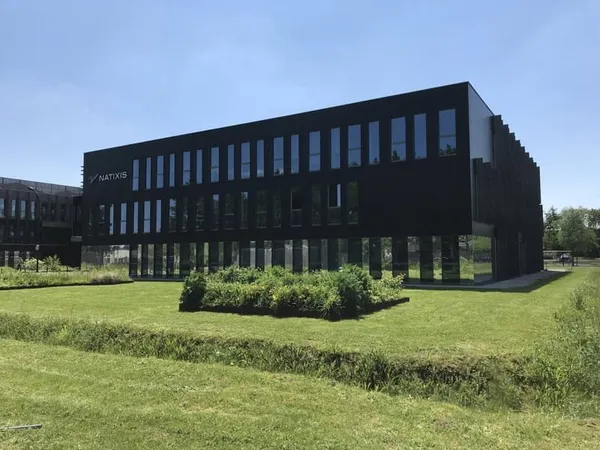 Bureaux 2619 m²