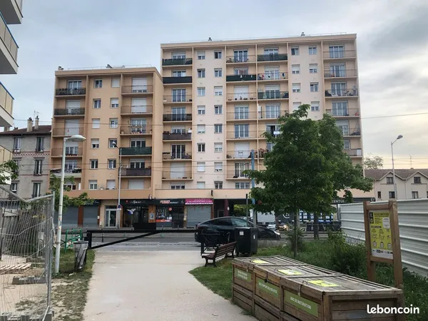 T3 Lumineux avec Vue Panoramique sur Paris - Dernier Étage