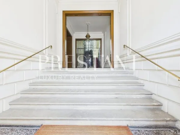 Appartement face au Jardin Public, au coeur de l'une des adresses les plus prestigieuses de Bordeaux