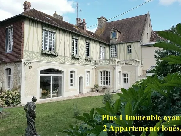CENTRE VILLE, ANCIEN PRIEURE ainsi que 2 Appartements.