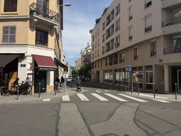 Local commercial 168 m²