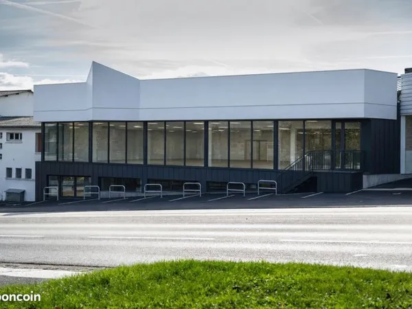 Aurillac - Implantation professionnelle durable sur axe majeur