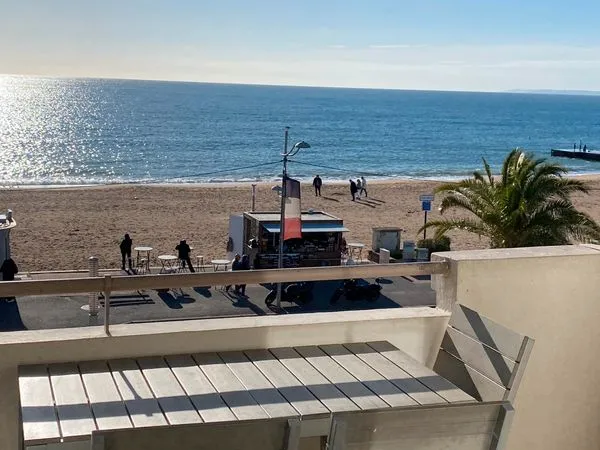 Fréjus Plage - Var- Front de mer - 217000 - Particuliers uniquement