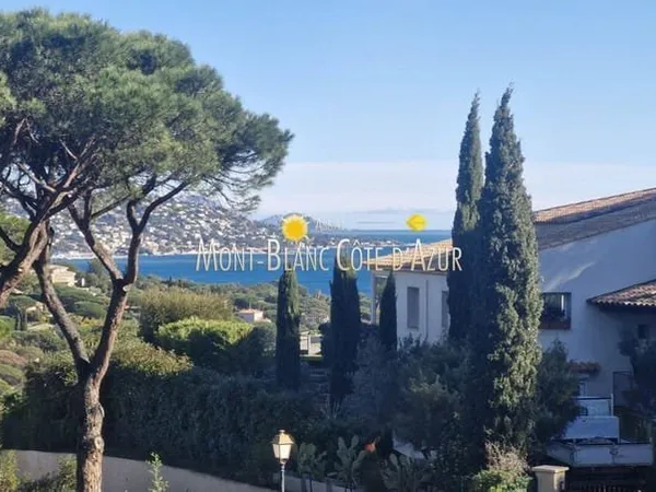 Maison de plain-pied 7 pièces 260 m²