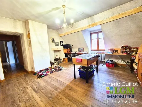 Deux maisons 172 m² habitables - Garages - Atelier - Caves - Terrain clos de 690 m² - Villebarou (41