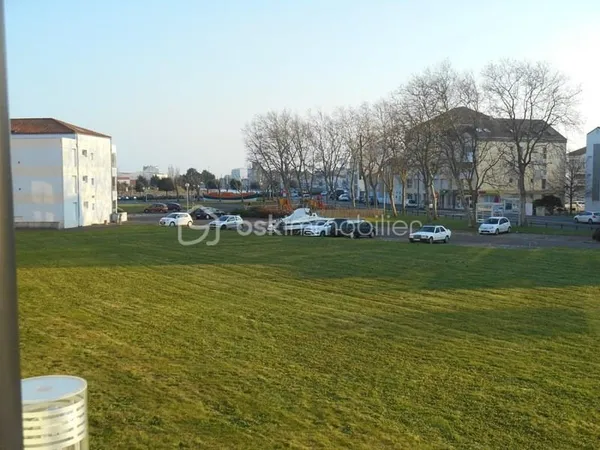 Studio lumineux avec vue dégagée