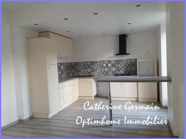 A Aigues Vives (11), à vendre : maison de village à rénover avec cour, terrasse et grand garage