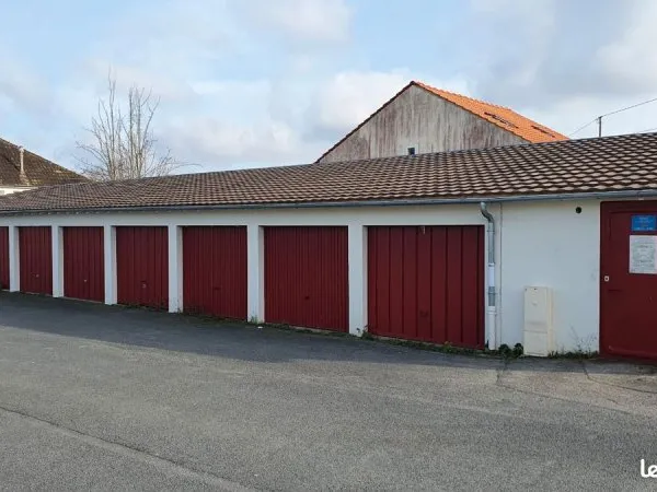 Grand garage / box / Stockage / Poitiers Sud
