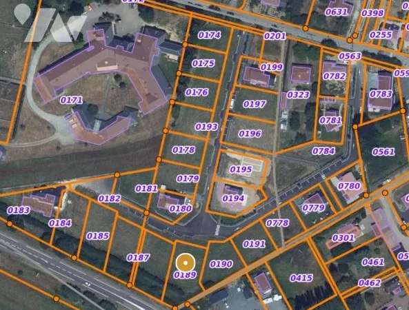 Terrain 898 m²