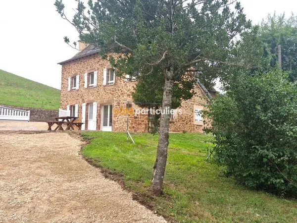 Maison rénovée assise sur 1800 m2 de terrain.